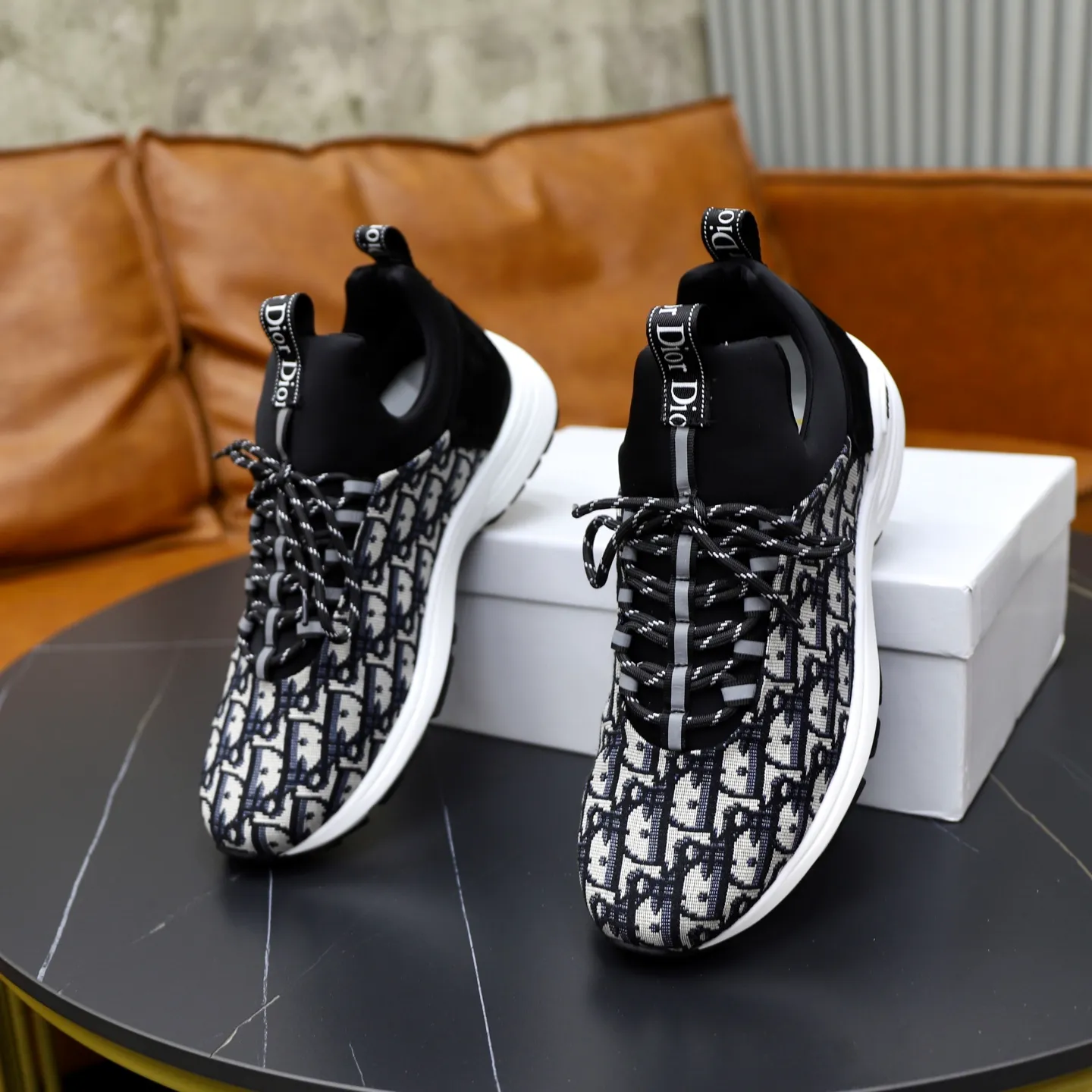 Ex-factory price: 440💰🙅‍♂️🙅‍♂️🙅‍♂️ Brand: Dior DIOR Standard code: 38-44 (45 customized) Grade: Same as the official website Material: Original material splicing Comfortable and breathable lining Lightweight and wear-resistant sports outsole Style category: Men's fashionable casual shoes Running sneakers Distinguished luxury brand elements Top luxury Color: actual picture color